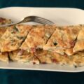 Tortillahapjes met courgette en gedroogde tomaatjes