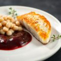 Gebakken pollak met tapenade van witte bonen, truffelaroma en zachte kriekensaus