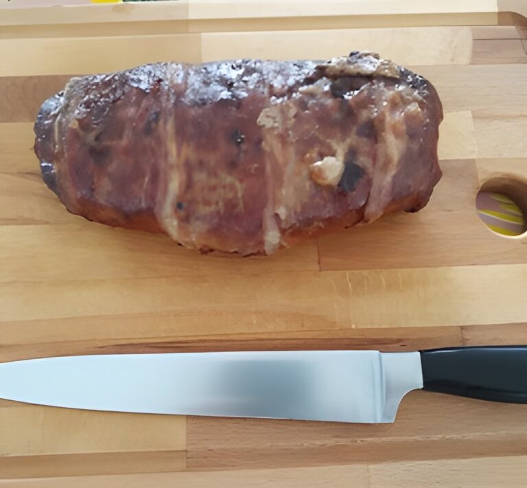 Gehaktbrood gevuld met kruidenmonchou