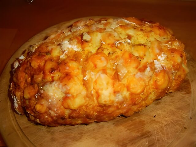 Geitenkaasbrood met lente-uitjes en tijm