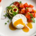 Geitenkaasje met truffelhoning en tomatensalsa