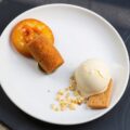 Gekaramelliseerde ananas met een kroketje van choc
