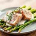 Gepocheerde kalfshaas op gegrilde asperges