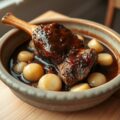 Gestoofde kalfsschenkel met prei en aardappels