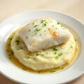 Gestoomde kabeljauw met aardappelpuree en bieslook