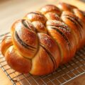 Gevlochten kaneelbrood