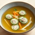 Gevogeltebouillon met Gevulde Komkommer