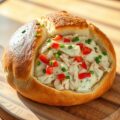 Gevuld brood met boursin, paprika en bieslook