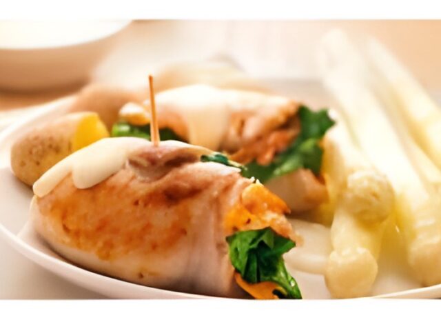Gevulde kipfilet met briesaus