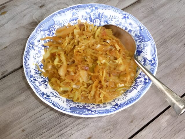 Gewokte spitskool met kokosmelk