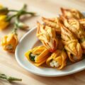 Goudbruine courgettebloemen