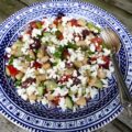 Griekse salade met witte bonen (Salata fasólia gigantes)