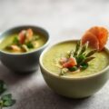 Groene aspergeroomsoep met serranoham