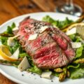 Groene salade met tagliata van rundvlees