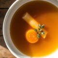 Heldere runderbouillon