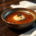 Heldere runderbouillon met madeira en truffelquene
