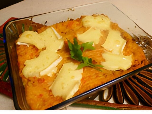 Hutspot met spekjes en brie uit de oven