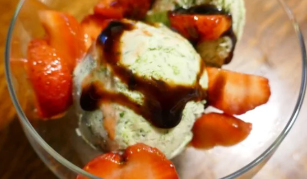 Zomers Basilicum yoghurtijs