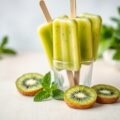 IJsje van kiwi met munt