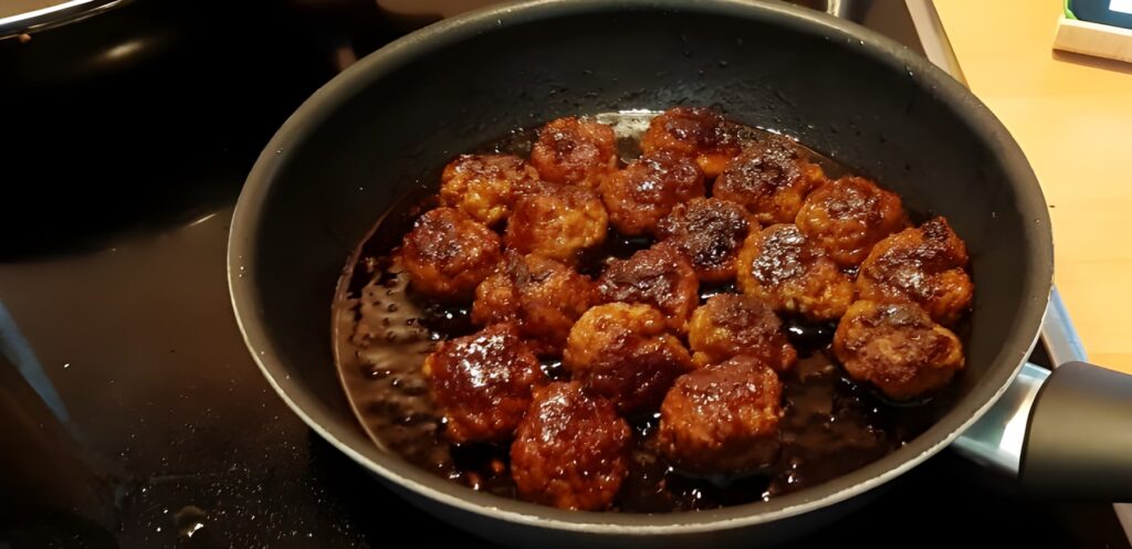Indische gehakballetjes in een lekker sausje