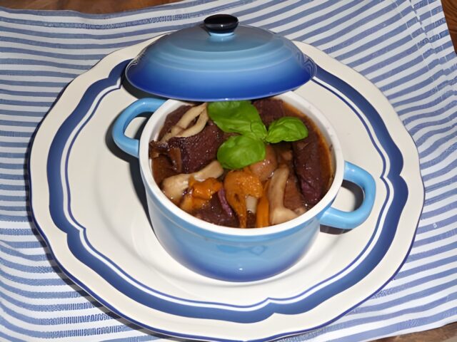 Italiaanse paddenstoelenstoof (Spezzatino con funghi)