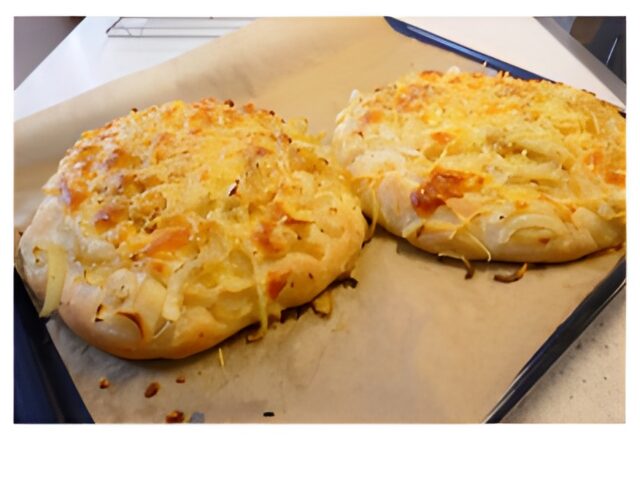 Kaas- uien brood . Heerlijk bij een soep.