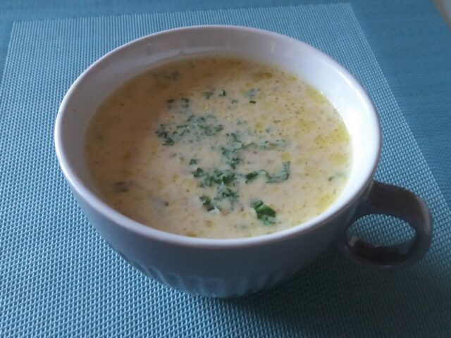 Kaaspreisoep met gehakt of Münsterländer Käselauchsuppe
