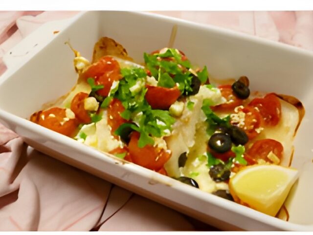 Kabeljauw uit de oven met cherrytomaatjes, feta en olijfringetjes