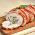 Kalkoenpate met gerookt spek