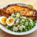 Karbonade met krabsalade, een gekookt eitje en dra