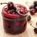 Kersenjam met rozenbottelthee