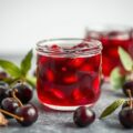 Kersenjam met rozenbottelthee