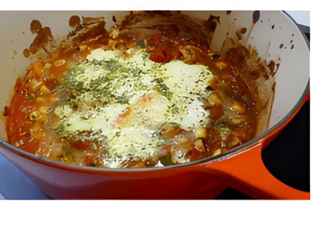 Kip uit de oven in aparte Italiaanse tomatensaus