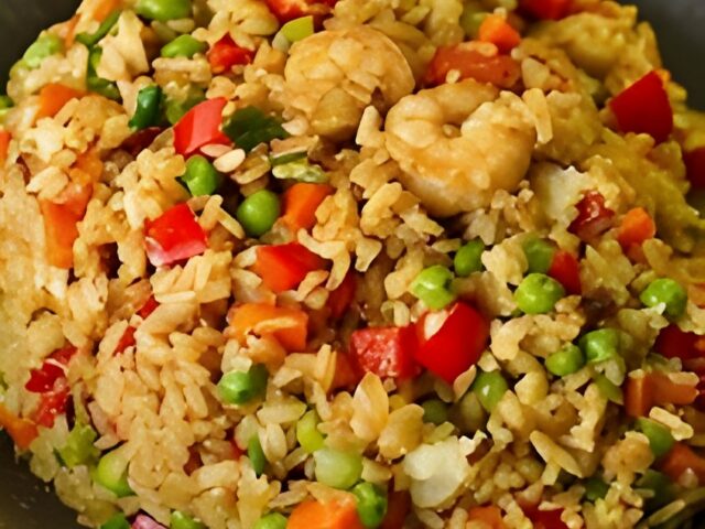 Chinese gebakken rijst met garnalen