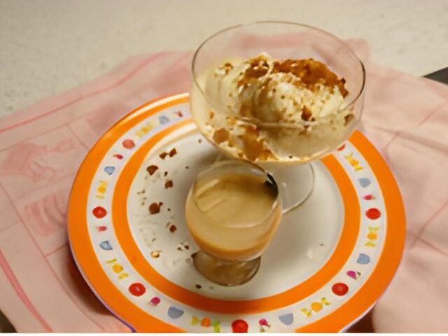 Baileys roomijs toetje met Bastognekruimels