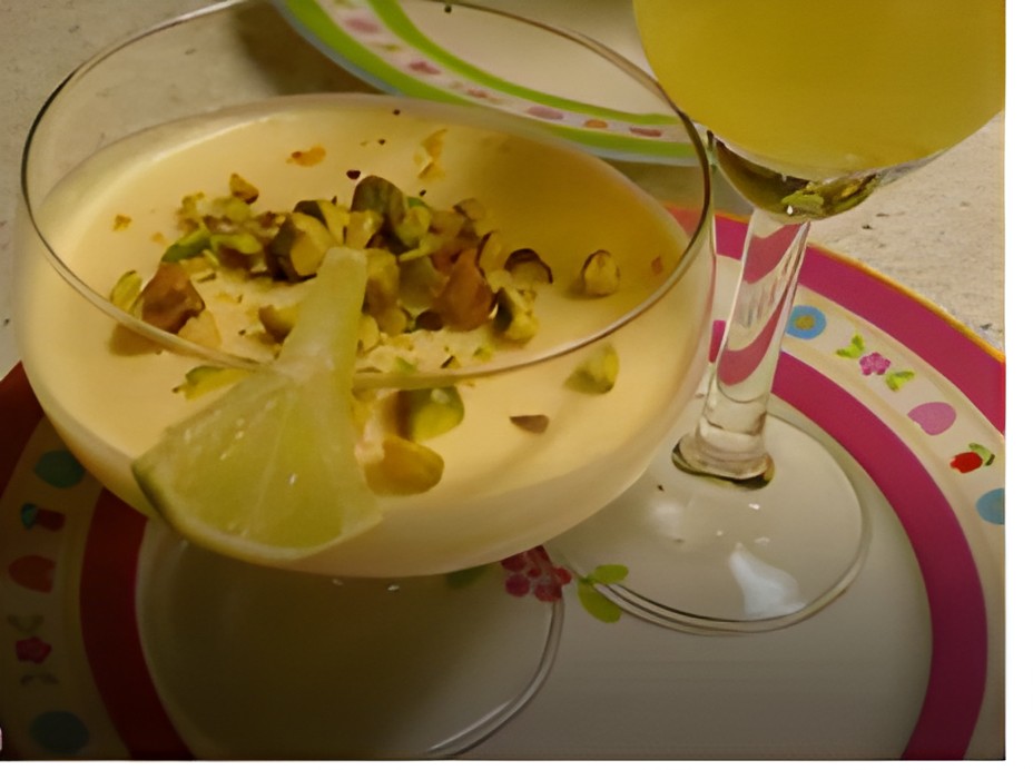 Limoncello – mousse met pistachenootjes.