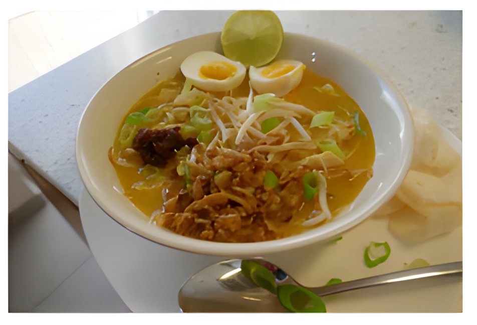 Laksa Betawi ( Javaanse maaltijdsoep met kip en mie)