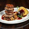 Lamsfilet torentjes en gevuld savooienkool rolletjes
