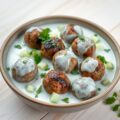 Lamsgehaktballetjes in yoghurtsaus