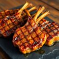 Lamskoteletjes met mosterd+rietsuiker (bbq- grill)