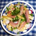 Lente salade met gegrilde asperges en gerookte paling