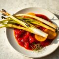 Lente uitjes met tomatenjam, gele biet en venkelgr