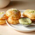 Limoen-en ricottabeignets met fruitpuree