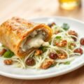 Loempia met Stilton op een salade van witlof met r