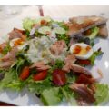 Maaltijdsalade met GROENTE – pestodressing en warm gerookte zalm….