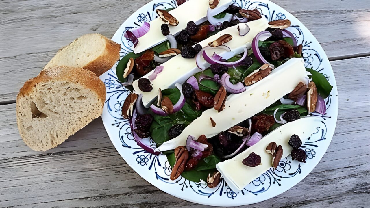 Maaltijdsalade met spinazie en brie
