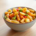 Macaroni met bleekselderij en gele paprika
