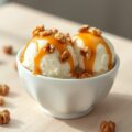 Mascarpone-ijs met noten en karamel