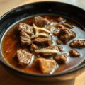 Mild rundvlees op zijn indonesisch