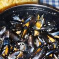 Mosselen op Griekse wijze met feta en ouzo